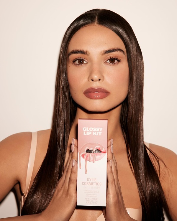glossy-lip-kit.jpg